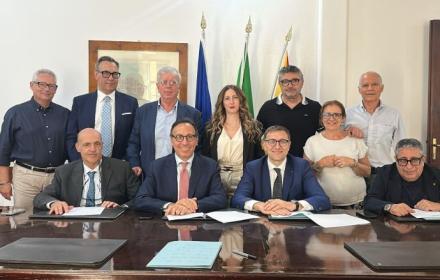 Firma protocollo intesa assessore Aricò Iacp Palermo Federcasa