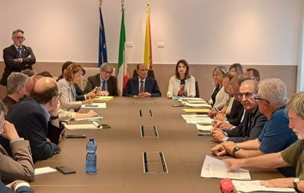 Schifani sindacati Contratto Regionali Dirigenza welfare aumenti Palazzo d'Orleans